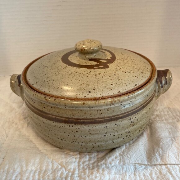 Handcrafted Stoneware Bundt Cake Pan With Lid Speckled Beige & Brown Finish Circ - Picture 10 of 13